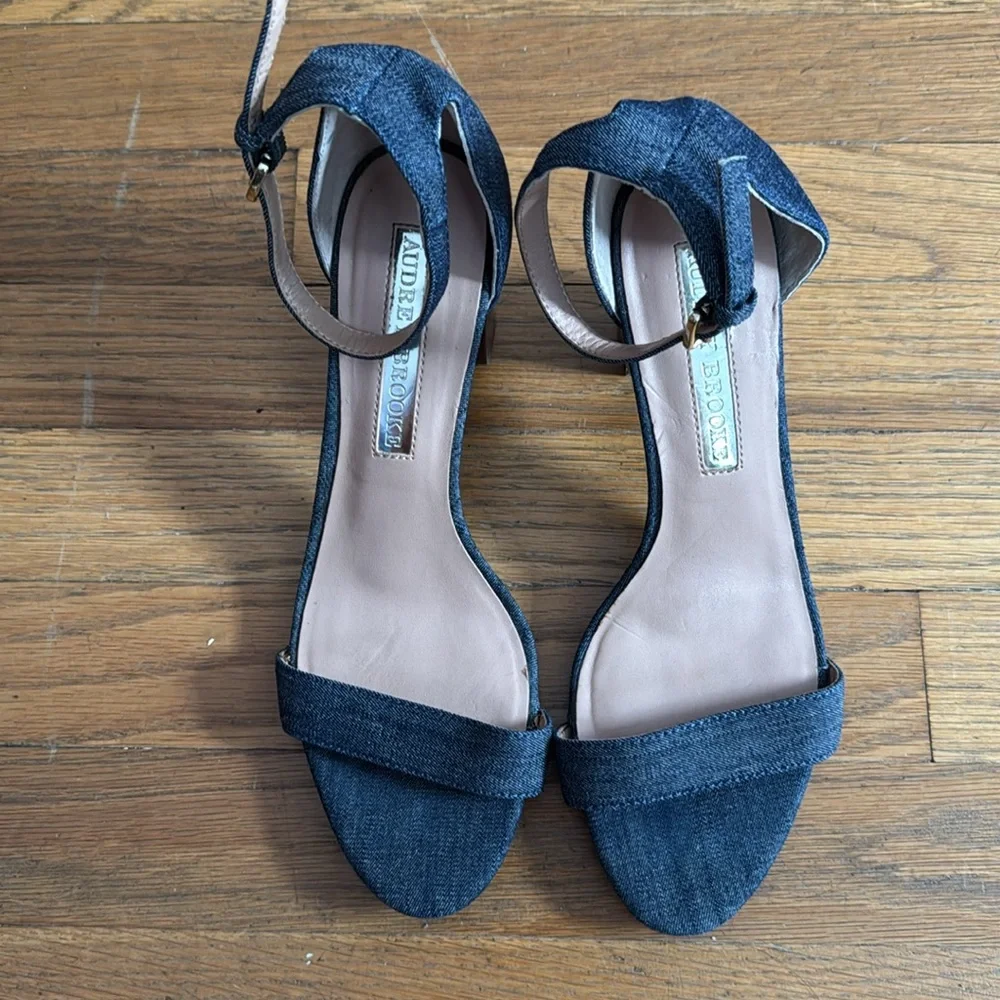 👡 Audrey Brooke Nadine denim block heel sandal. Size 8.